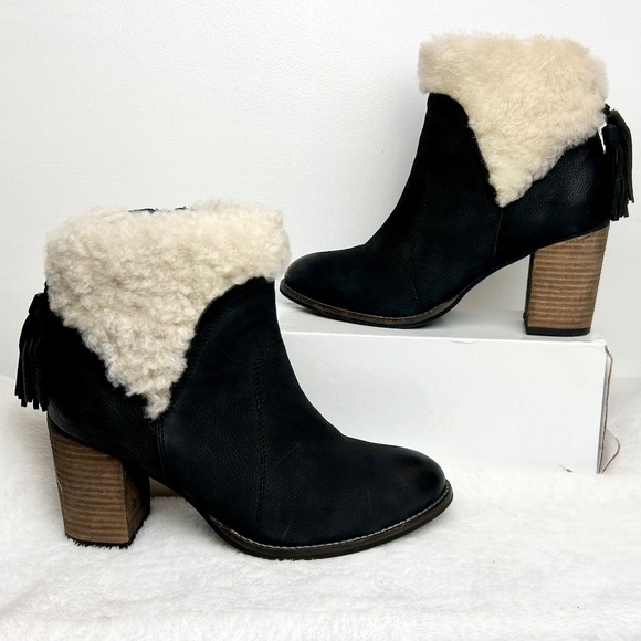 Band of Gypsies Shoes - HELENA BLACK TASSEL SIDE ZIP LEATHER SHEARLING CUFF ROUND TOE BOOTIE US sz8
